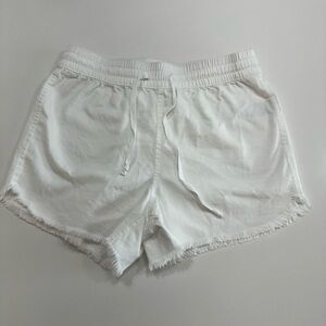 GAP 3” white pull on frayed hem shorts. XS